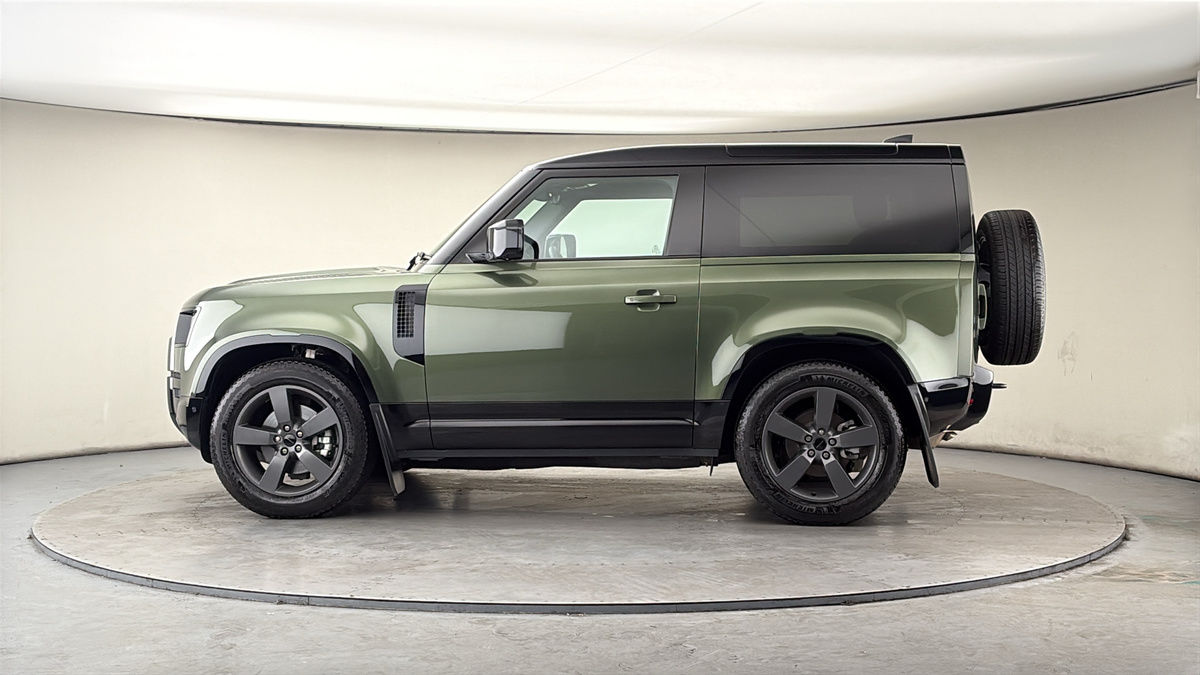 More views of Land Rover Defender 90