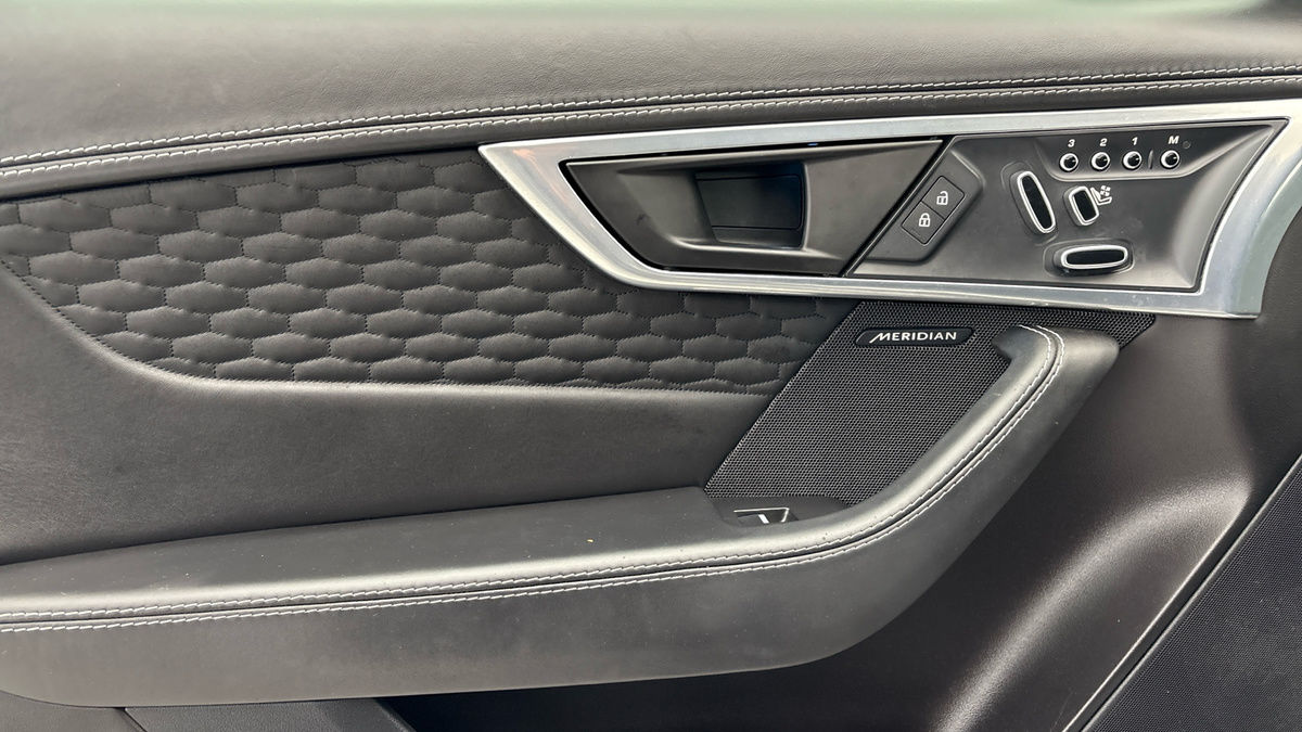 Jaguar F-Type Image 19