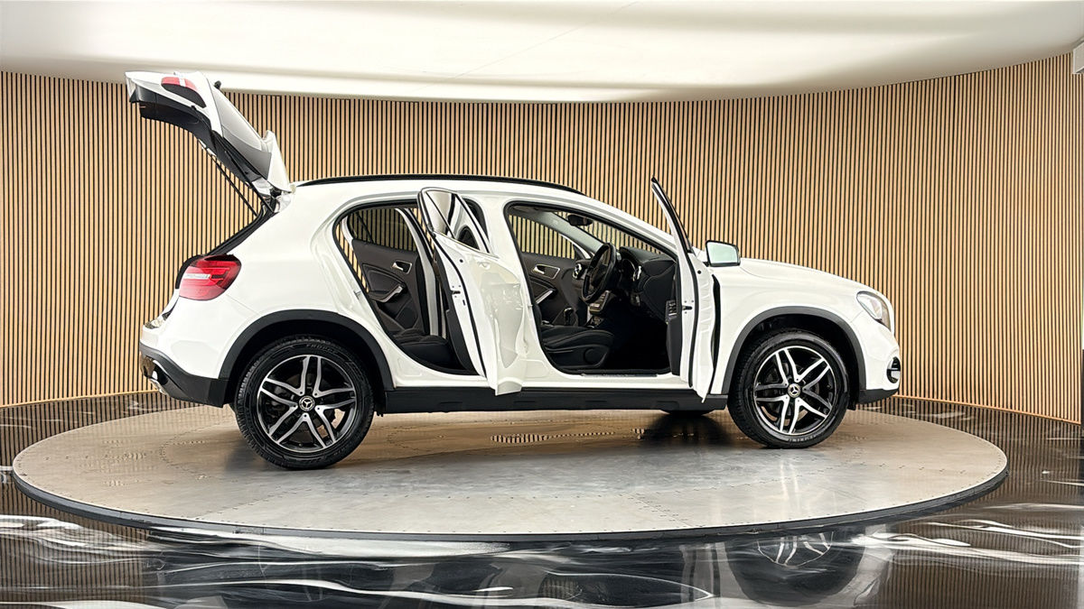 More views of Mercedes-Benz GLA