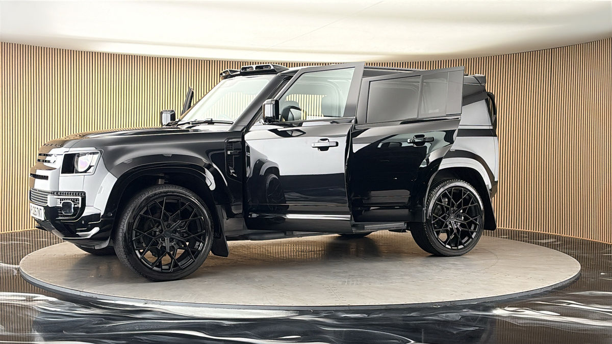 More views of Land Rover Defender 110