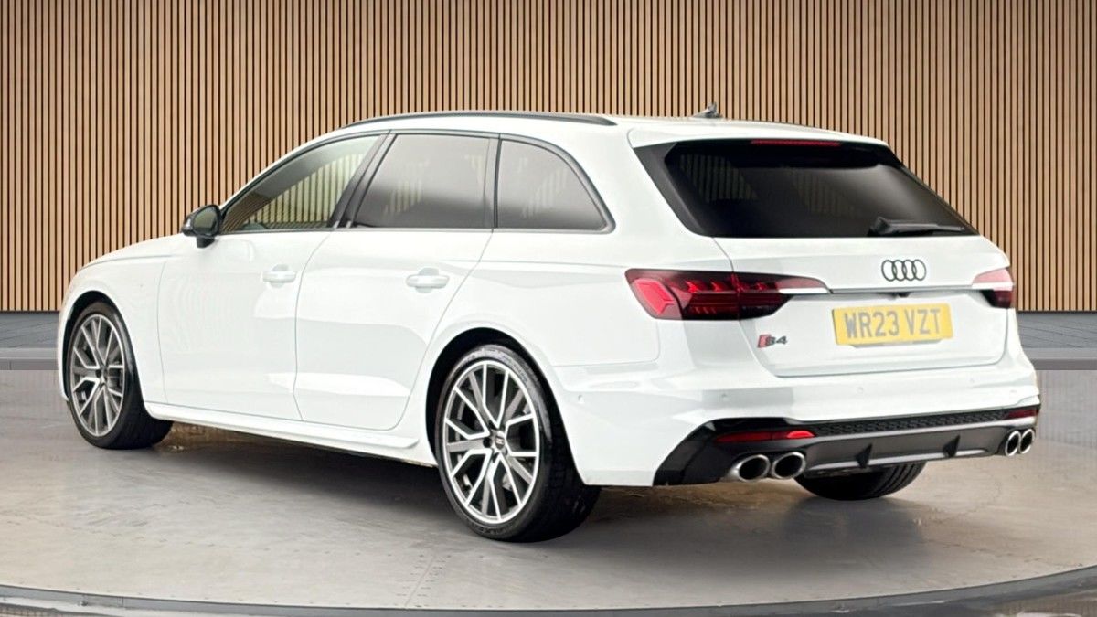 Audi S4 Avant Image 2