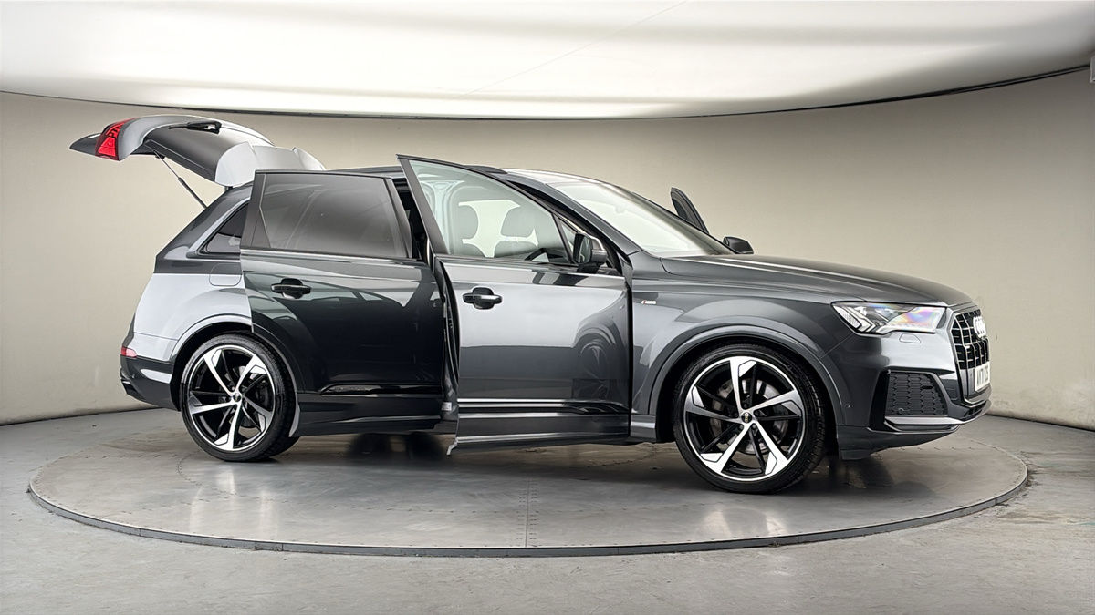 More views of Audi Q7