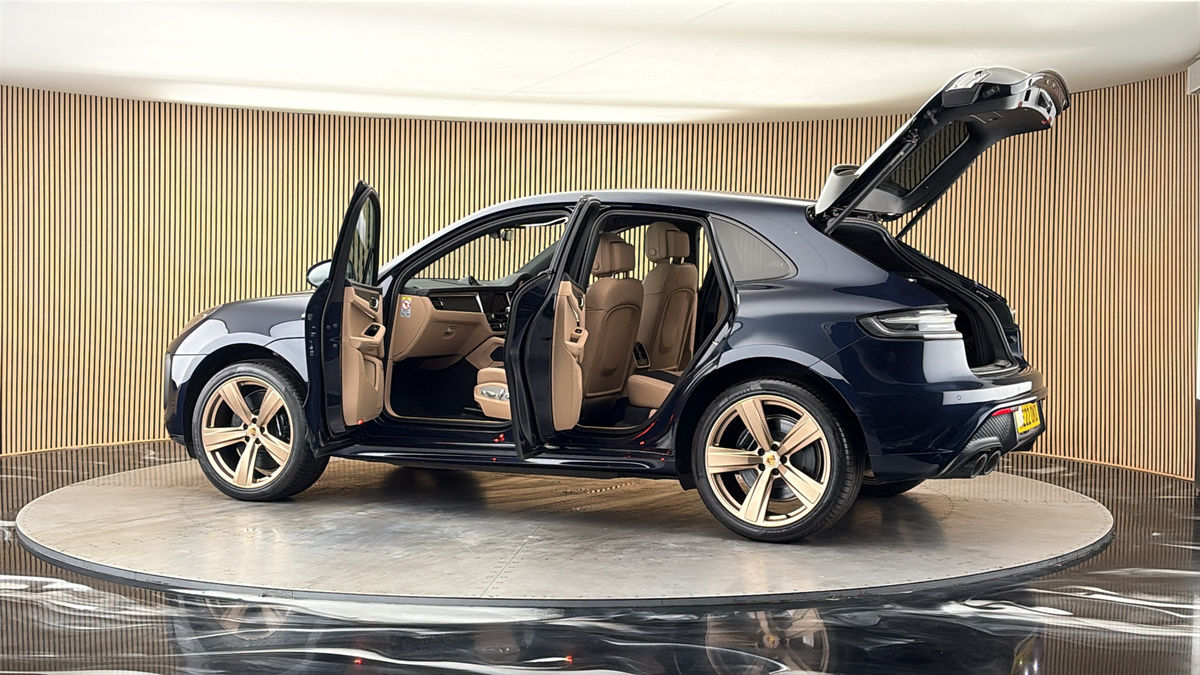 More views of Porsche Macan