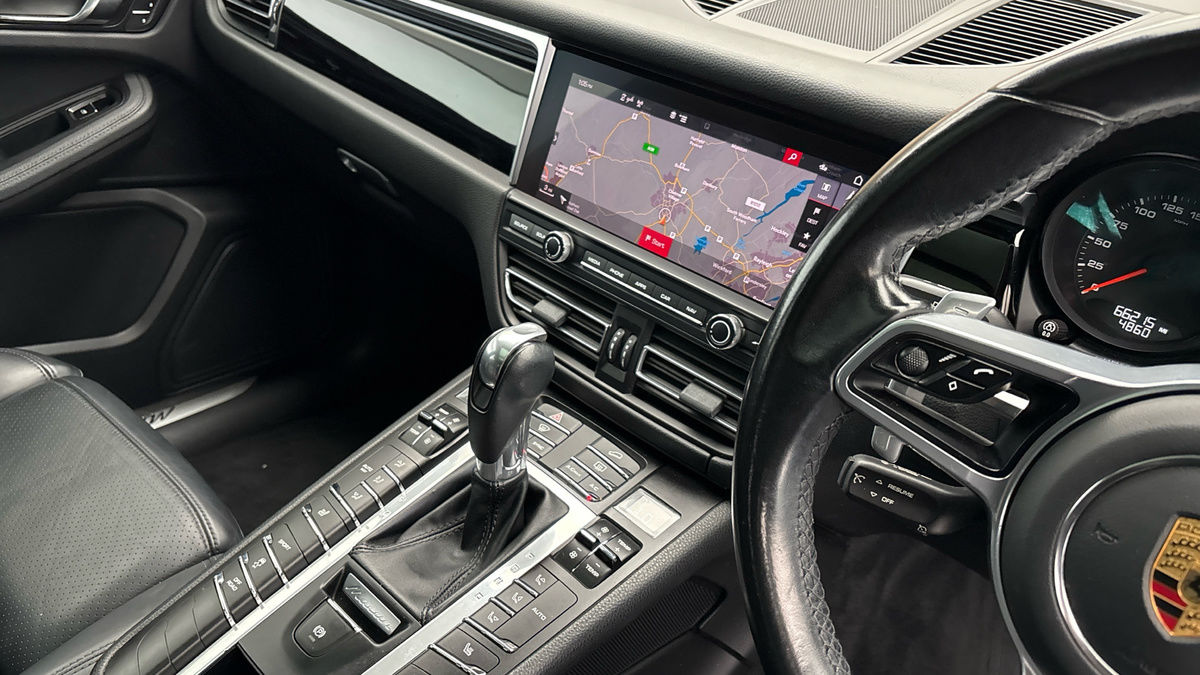 Porsche Macan Image 18