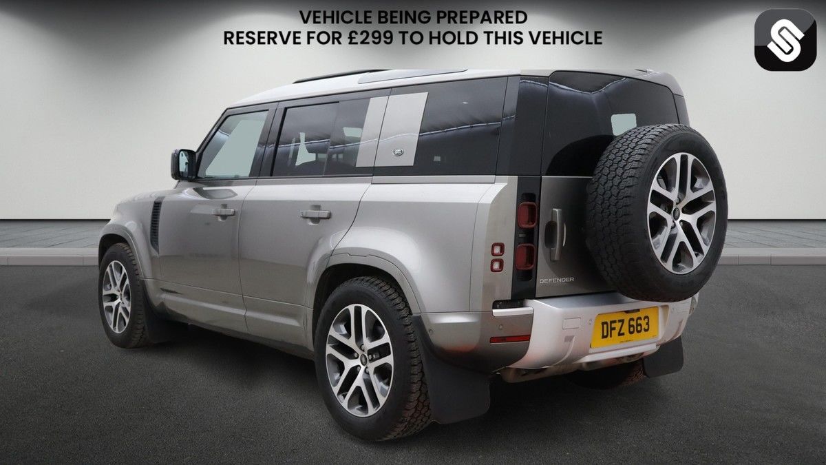Land Rover Defender 110 Image 3