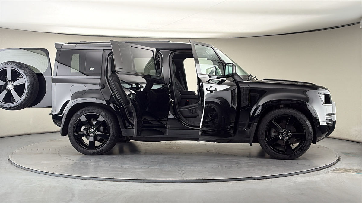 More views of Land Rover Defender 110