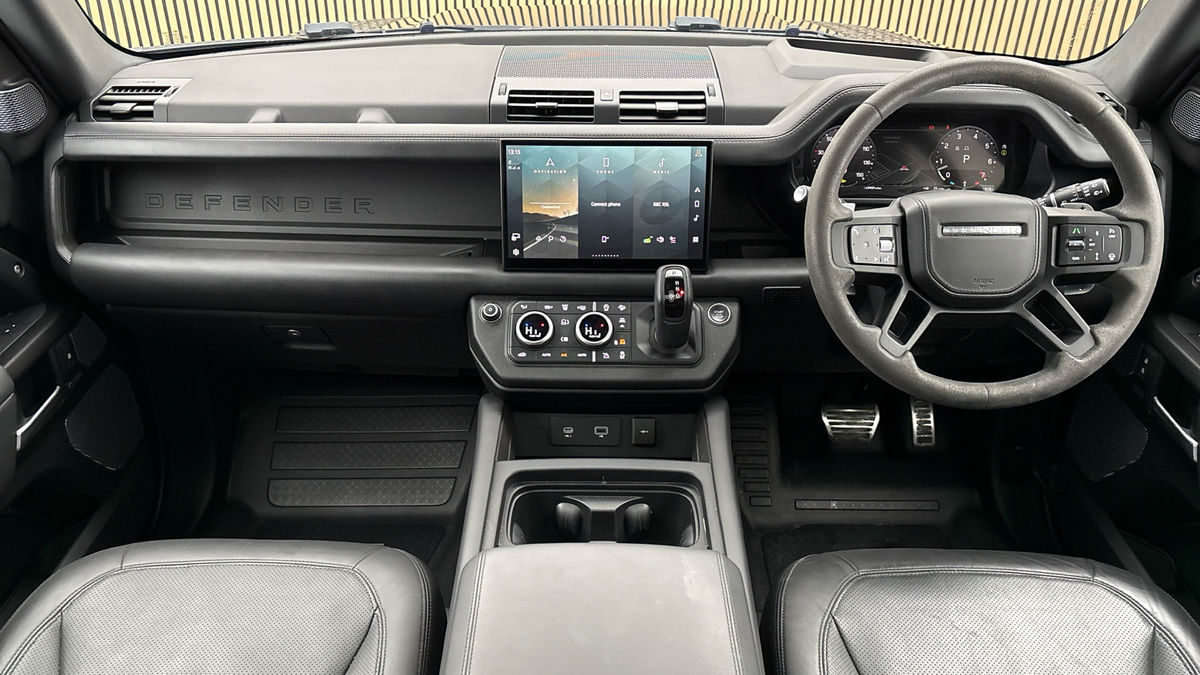 Land Rover Defender 110 Image 12