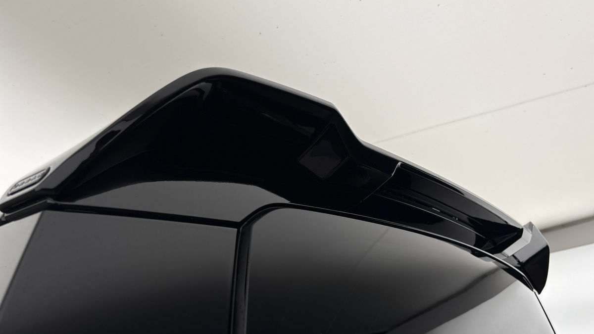 Land Rover Defender 110 Urban Image 30