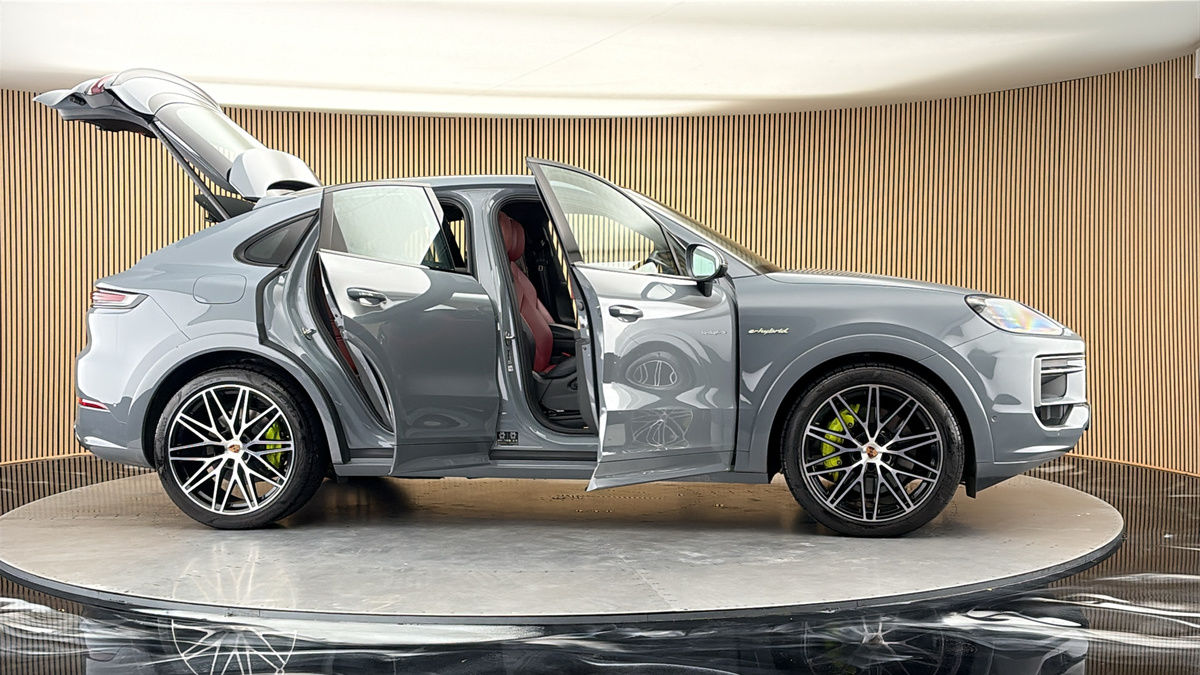 More views of Porsche Cayenne