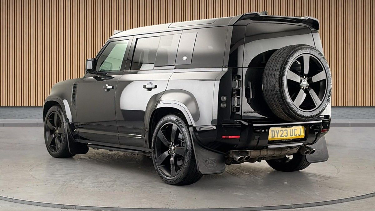 Land Rover Defender 110 Image 2