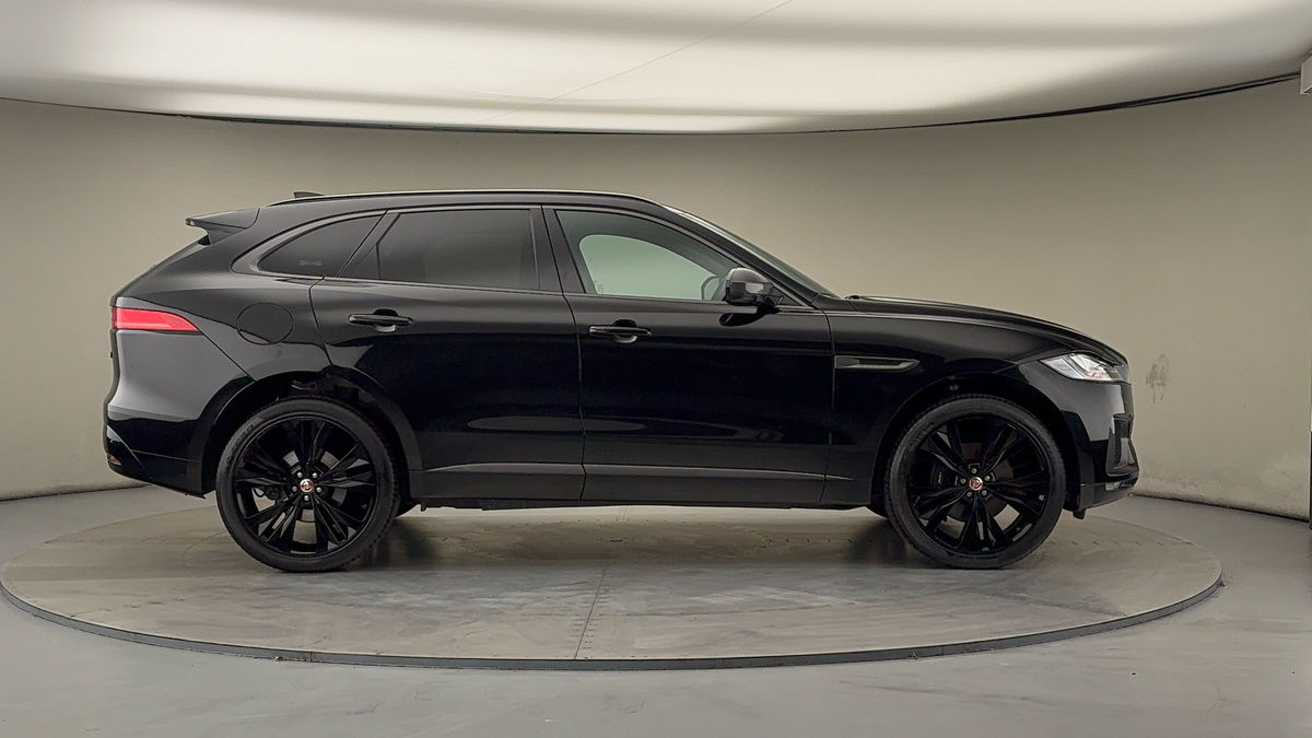 Jaguar F-PACE Image 16