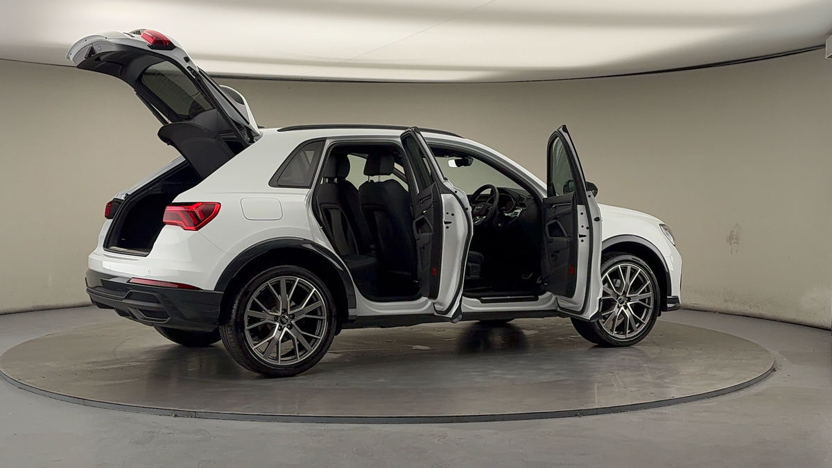 More views of Audi Q3