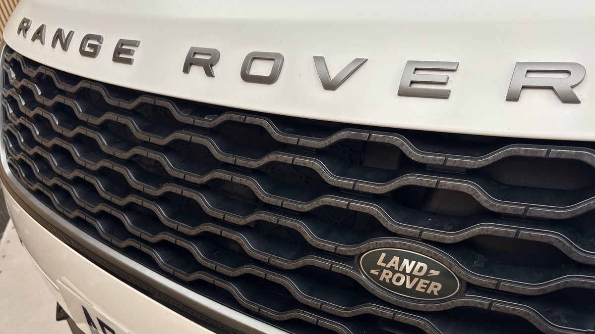Land Rover Range Rover Velar Image 24