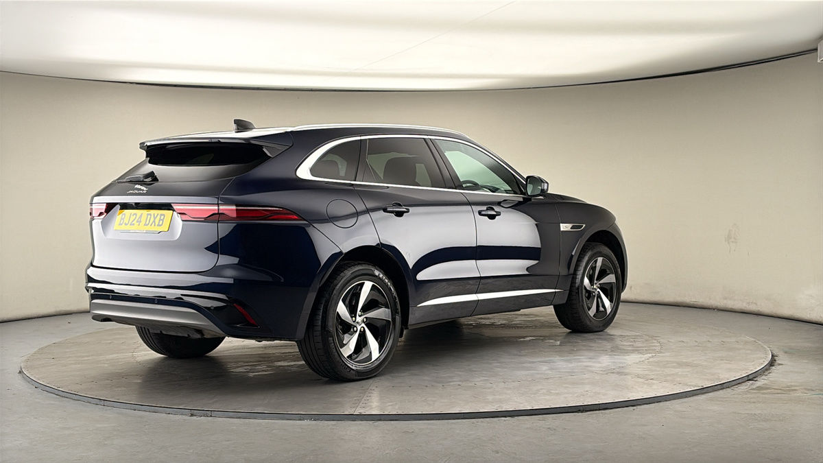 Jaguar F-PACE Image 21