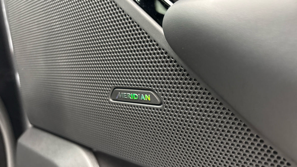 Land Rover Range Rover Velar Image 25