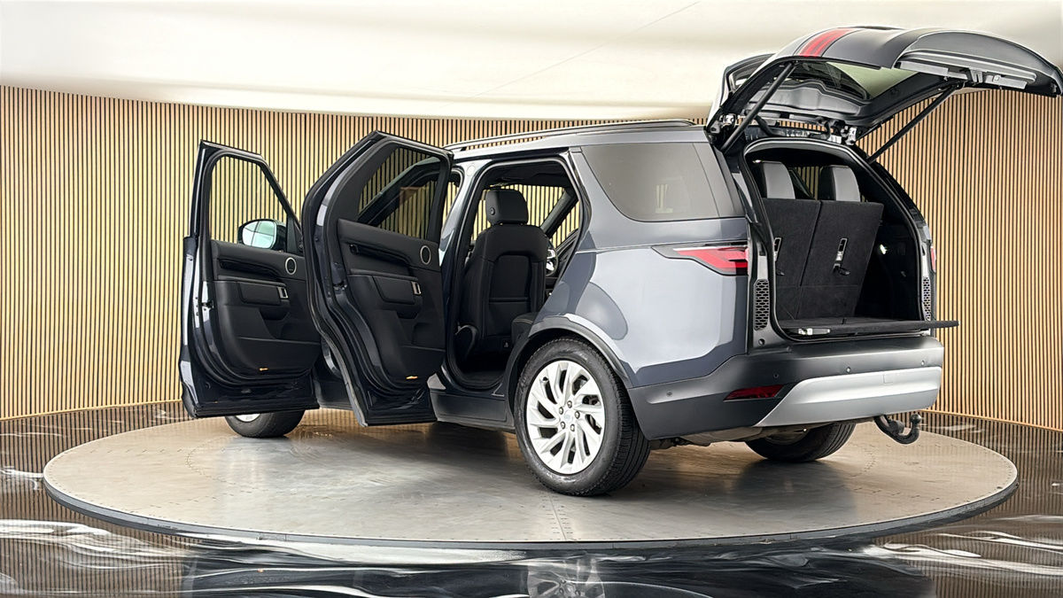 More views of Land Rover Discovery