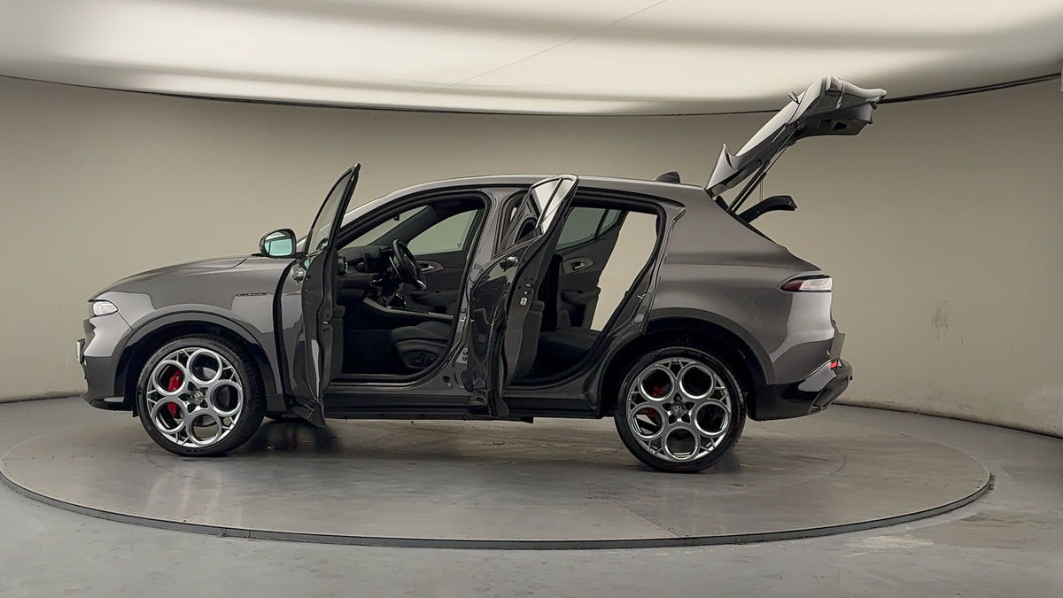 More views of Alfa Romeo Tonale