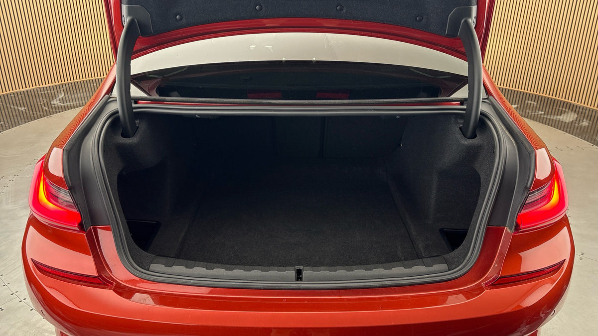 BMW 3 Series Image 11