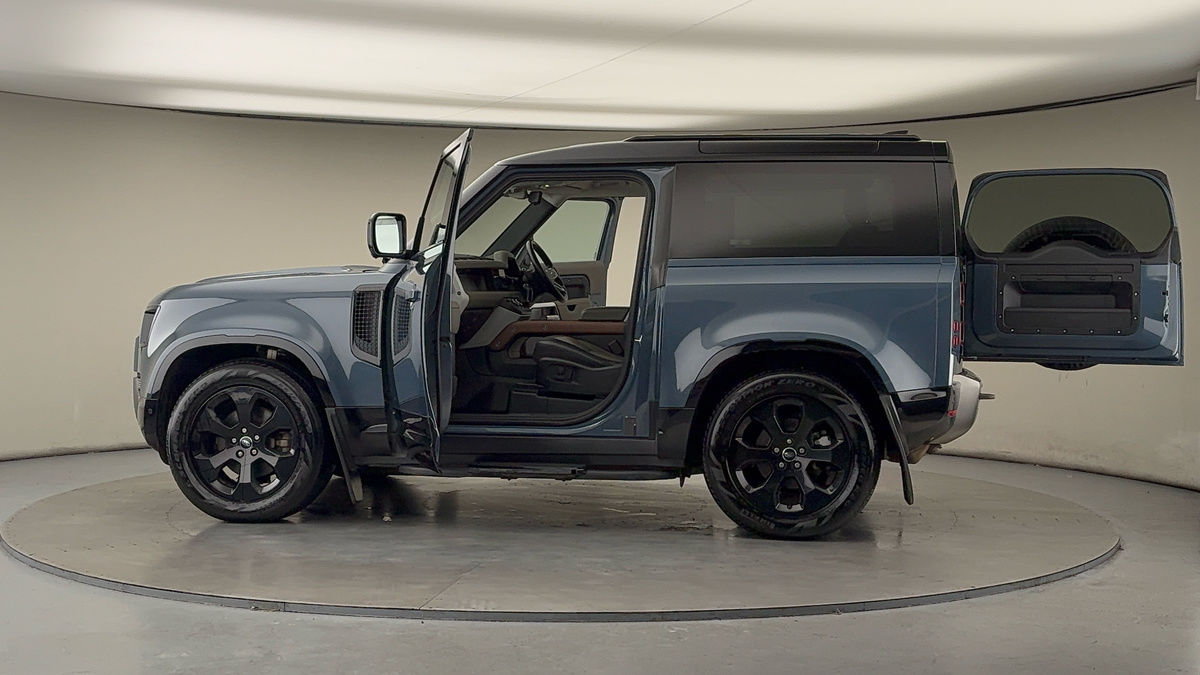 More views of Land Rover Defender 90