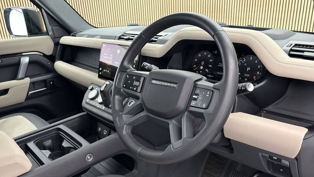 Land Rover Defender 110 Image 5