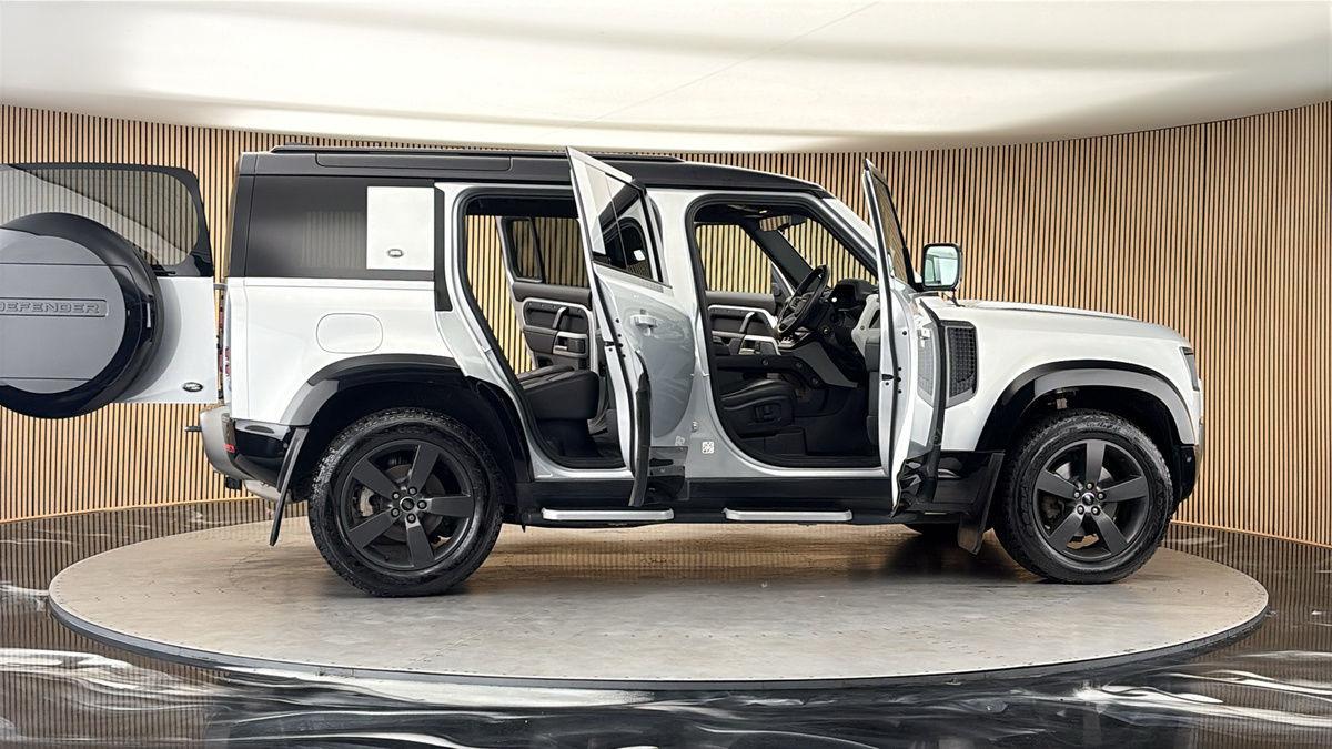 More views of Land Rover Defender 110