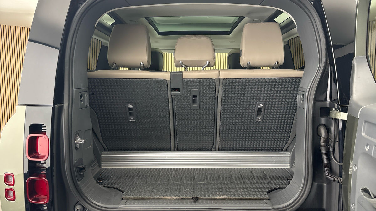 Land Rover Defender 90 Image 11
