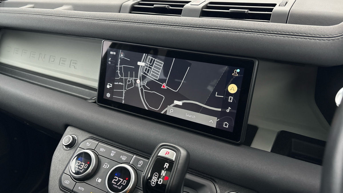 Land Rover Defender 110 Image 17