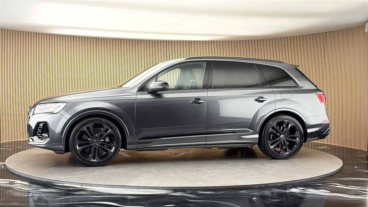 More views of Audi Q7