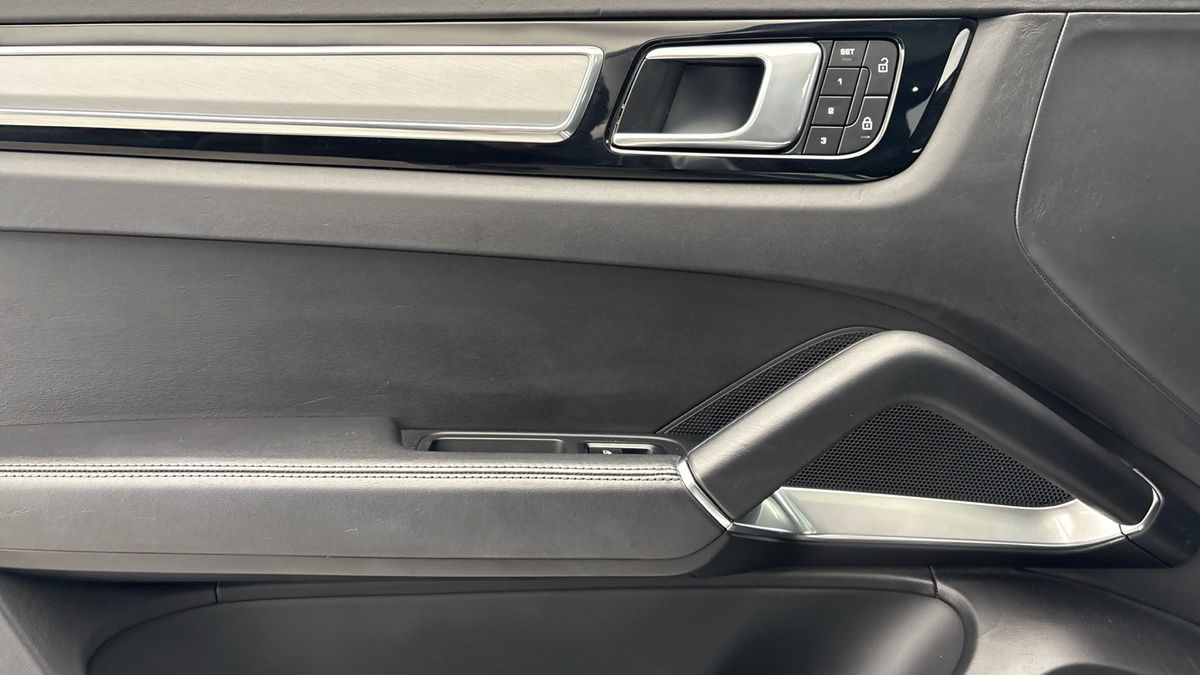 Porsche Cayenne Image 19