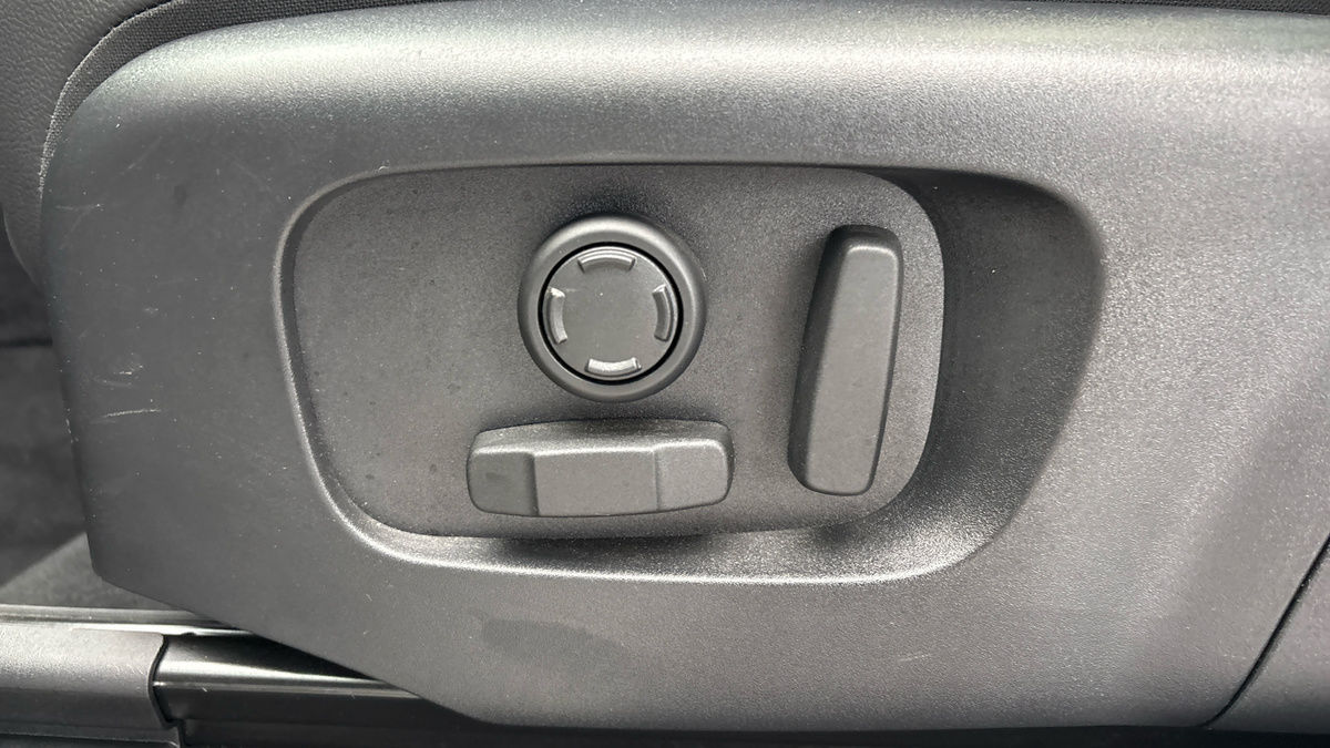Land Rover Discovery Sport Image 33