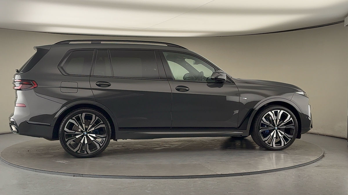 More views of BMW X7