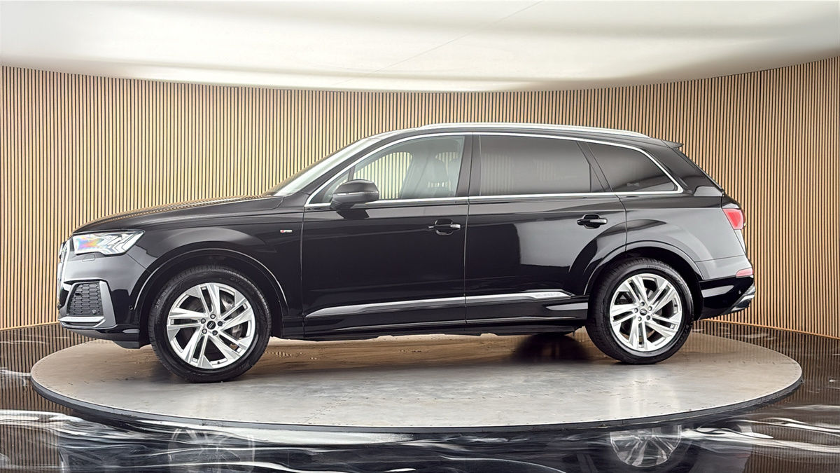 More views of Audi Q7