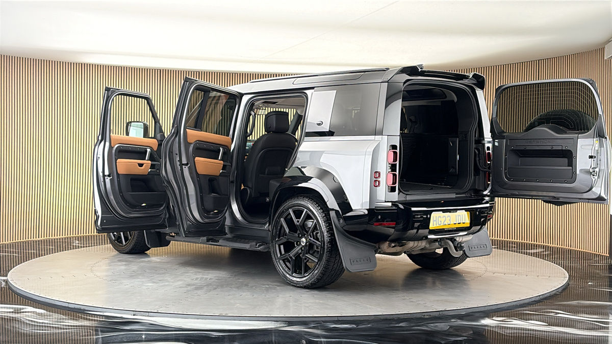 More views of Land Rover Defender 110