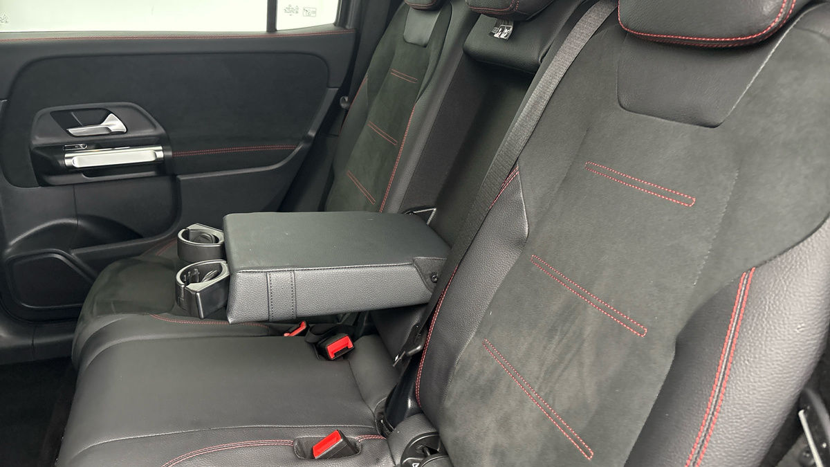 Mercedes-Benz GLB Image 9