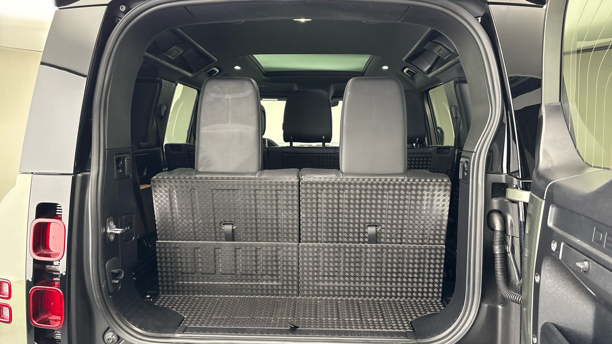 Land Rover Defender 110 Urban Image 11