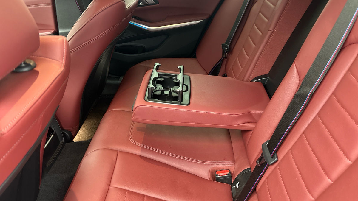 BMW 3 Series Image 9