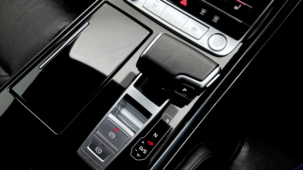 Audi A8 Image 6