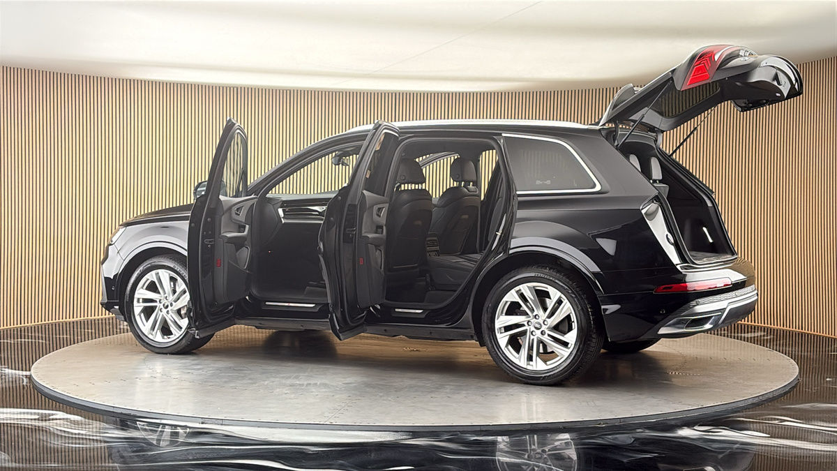 More views of Audi Q7