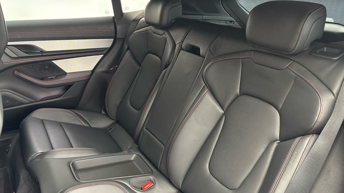 Porsche Taycan Image 8