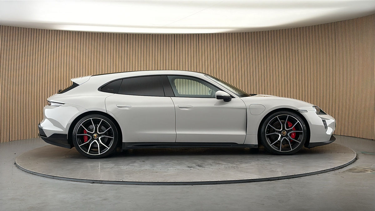 Porsche Taycan Image 16