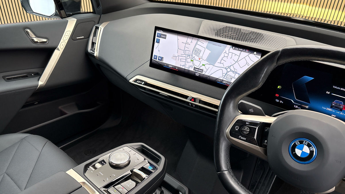 BMW iX Image 18