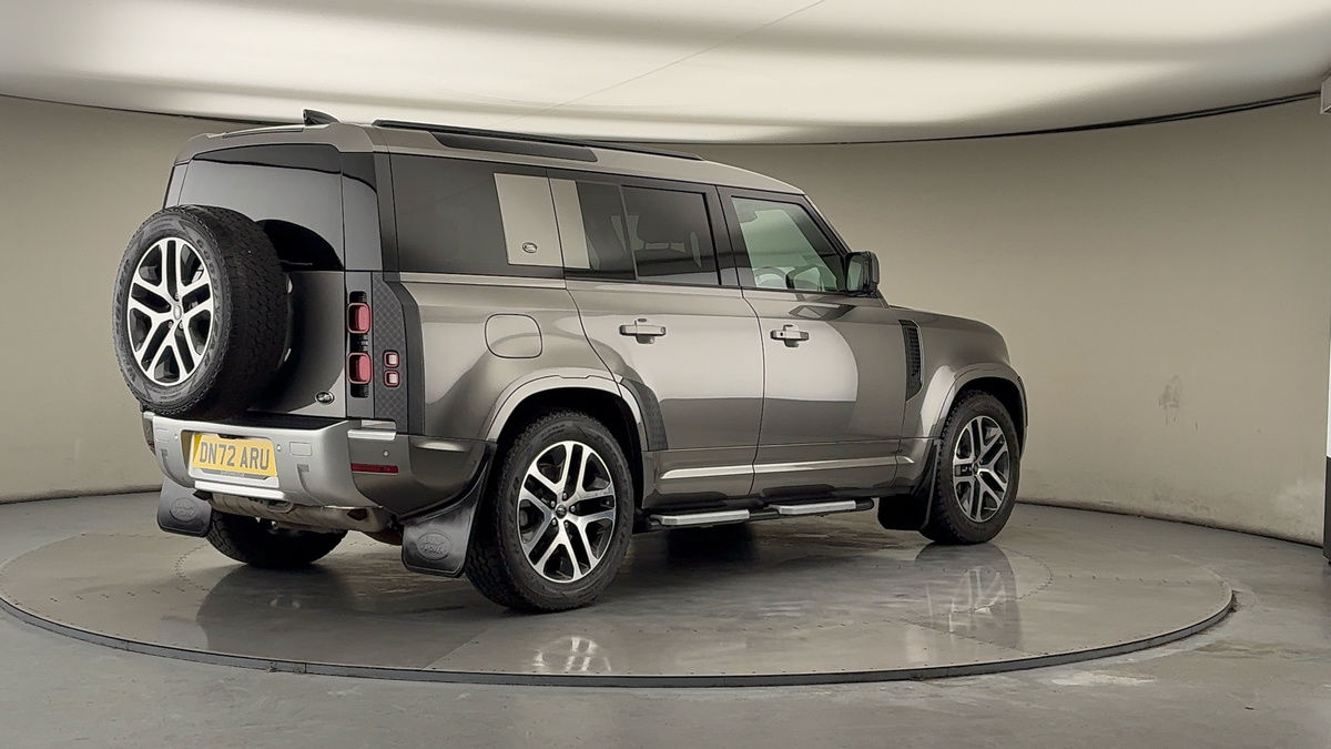 Land Rover Defender 110 Image 21