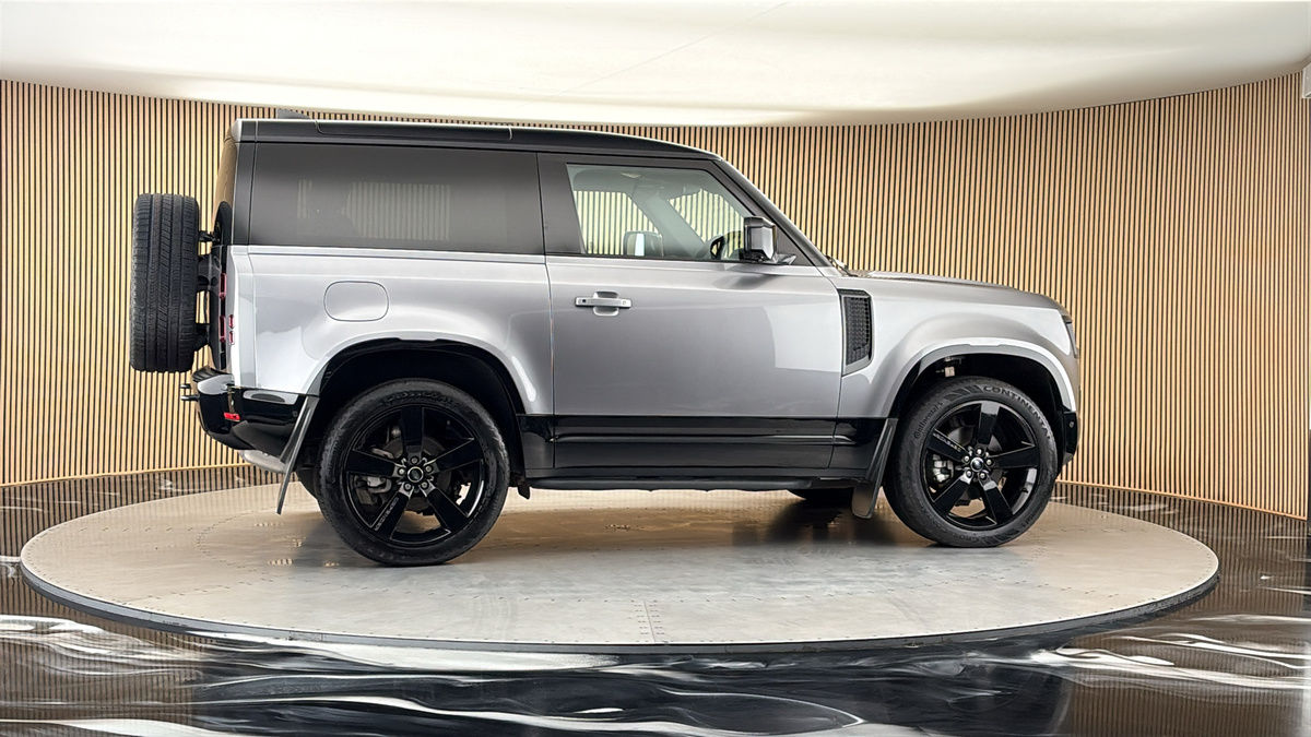 More views of Land Rover Defender 90