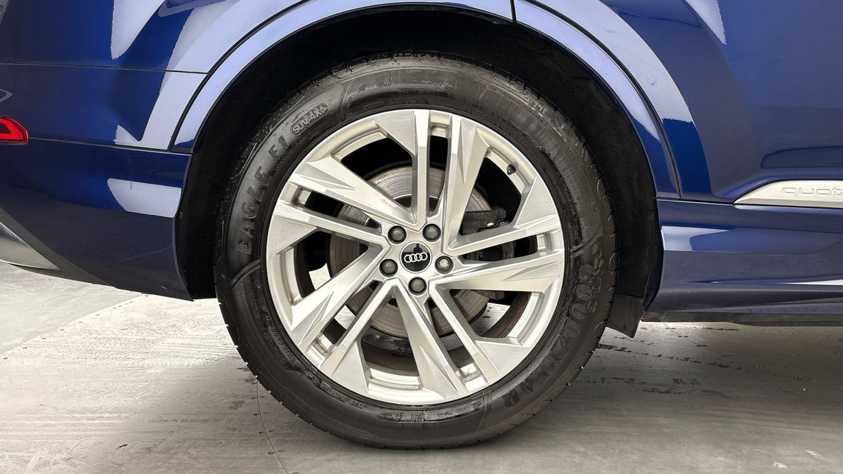 More views of Audi Q7