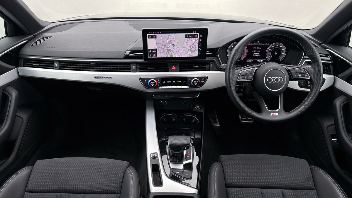 Audi A4 Avant Image 12