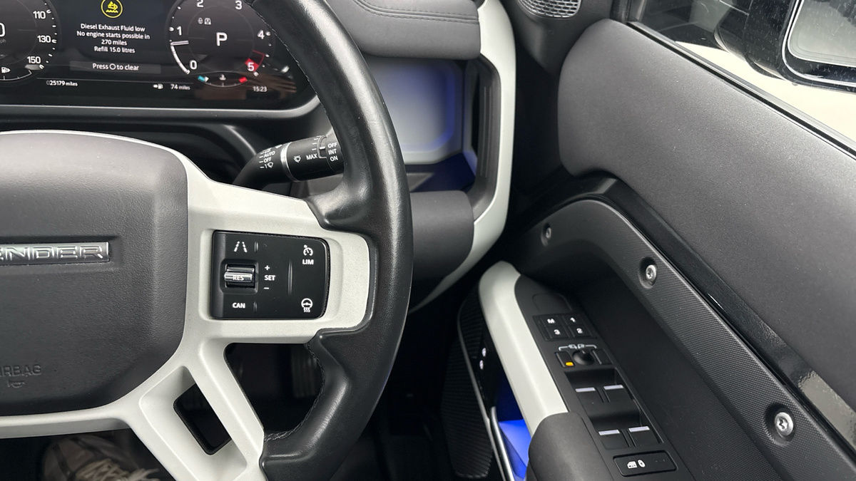 Land Rover Defender 110 Image 14
