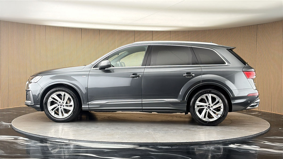 More views of Audi Q7