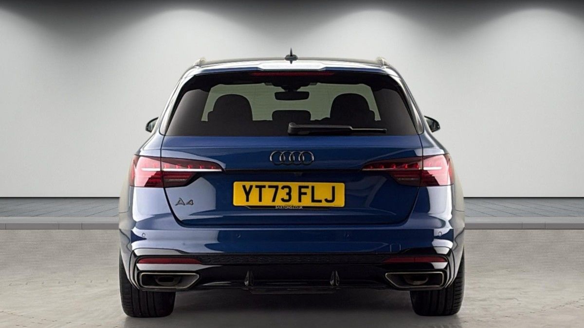 Audi A4 Avant Image 4