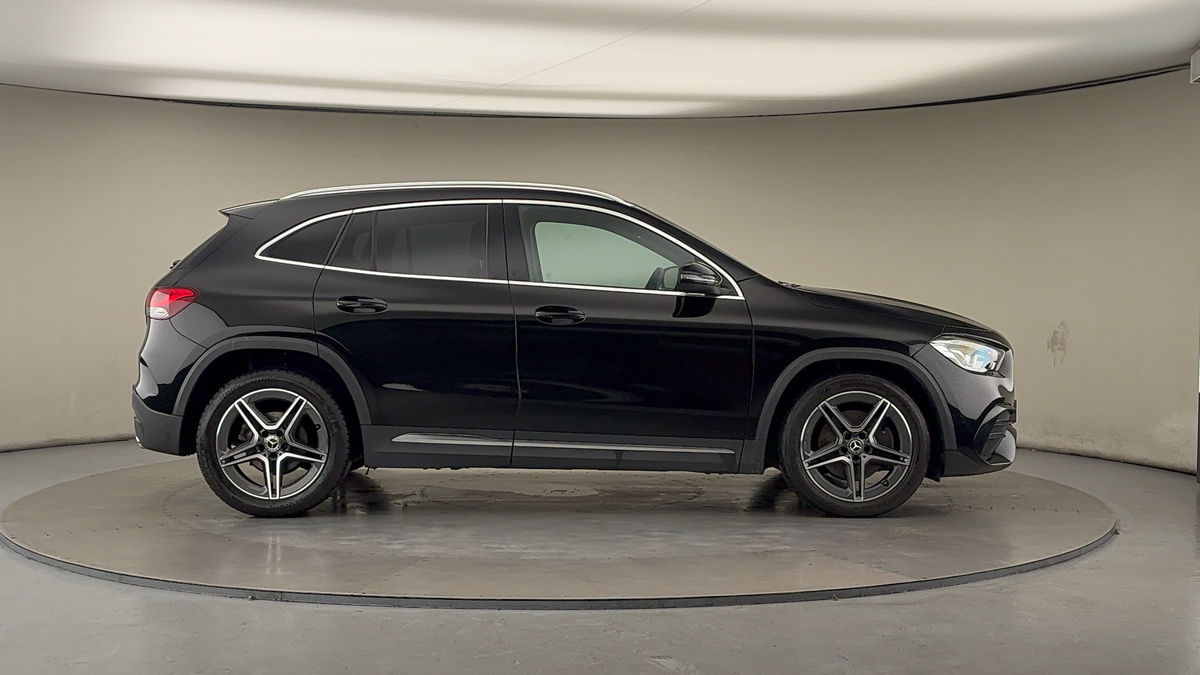 Mercedes-Benz GLA Image 28