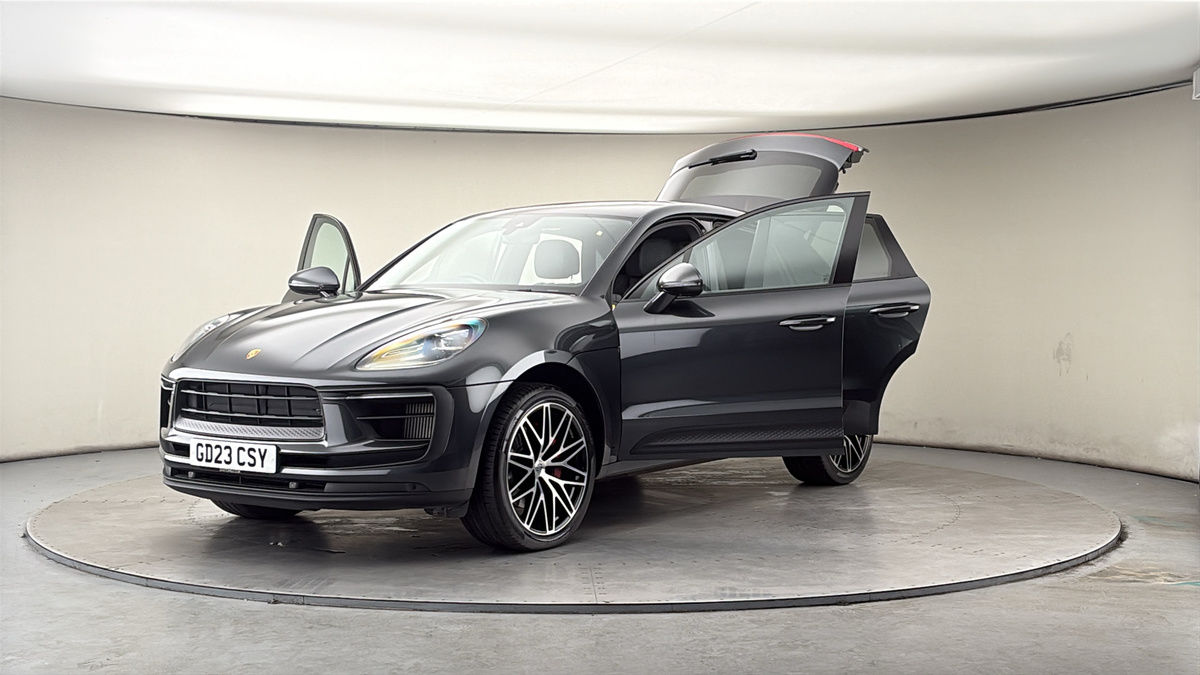 More views of Porsche Macan